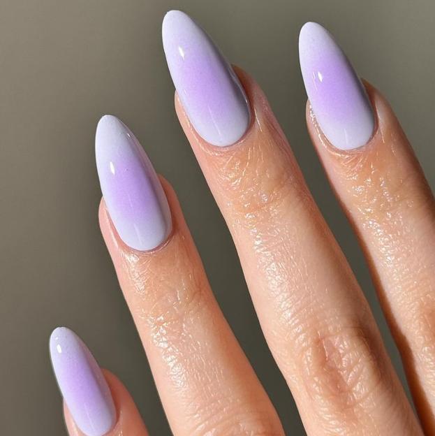 Las uñas de lavanda de estilo tendrán