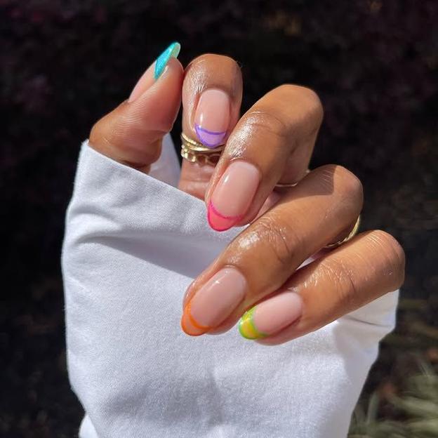 Manicura francesa Mustch Multicolor