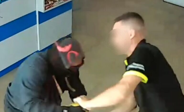 La sangre fría de dos trabajadores de una gasolinera enfrentándose a un atracador armado en Murcia