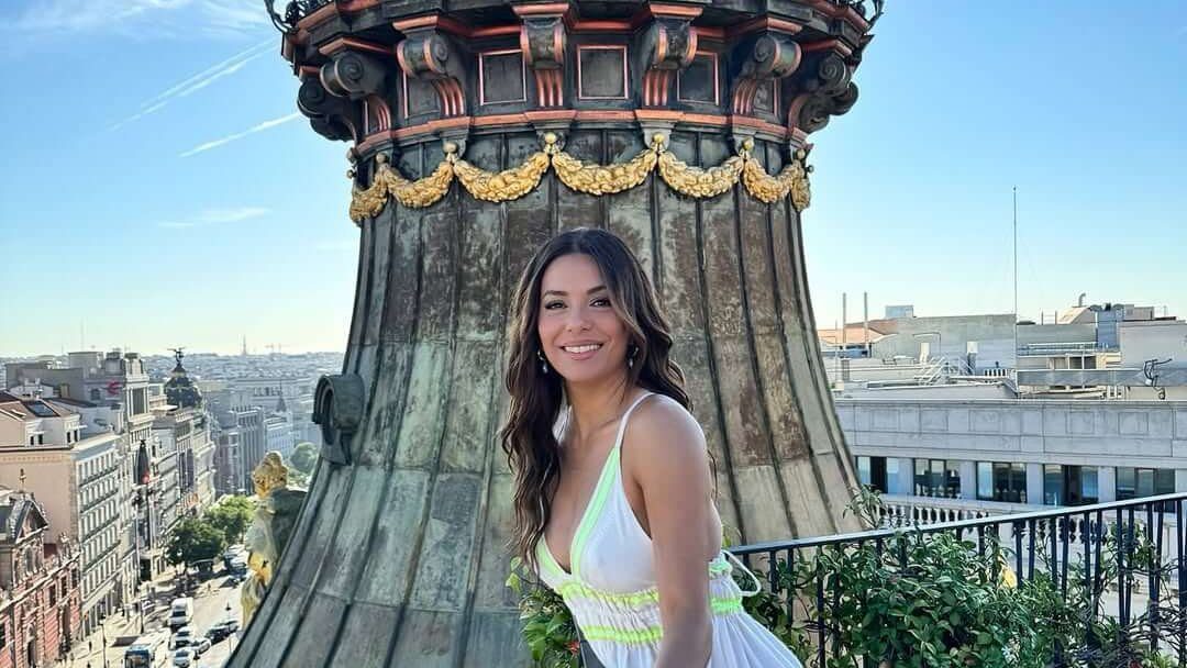 las sandalias planas que enamoran a las bajitas (Eva Longoria incluida)