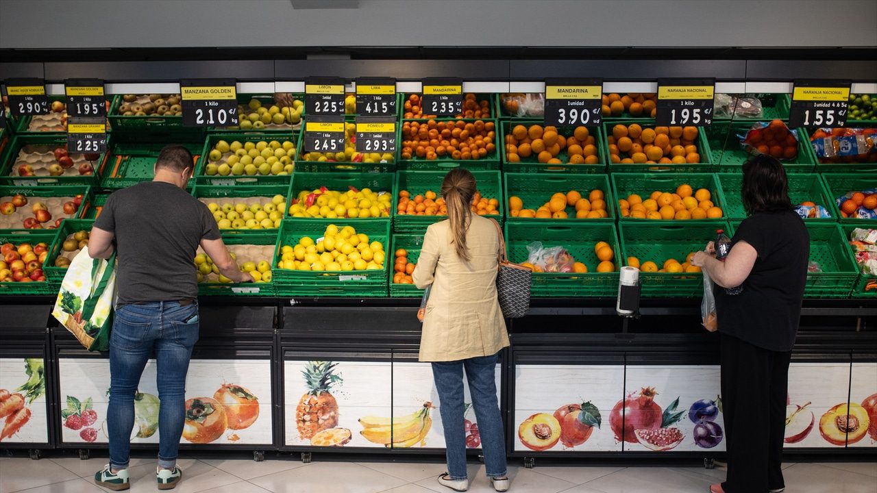 La patronal de los supermercados se opone a la reducción de la jornada y pide a los grupos parlamentarios una enmienda a la totalidad