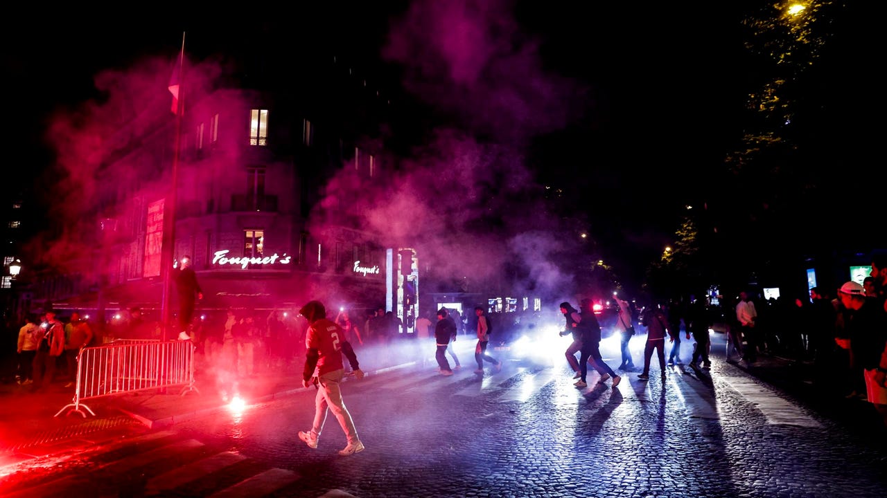 Tres heridos y 43 detenidos tras los altercados en París en la celebración de la victoria del PSG