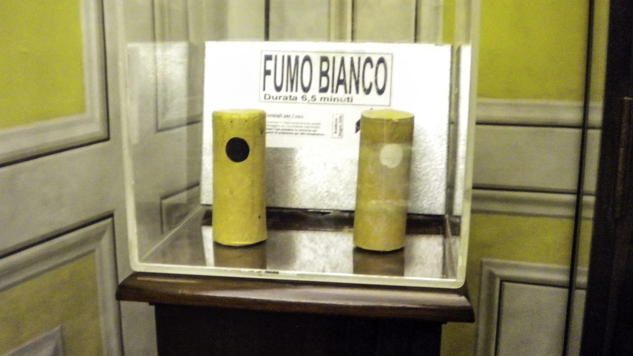 Esto es lo que se usa para que la fumata sea negra o blanca