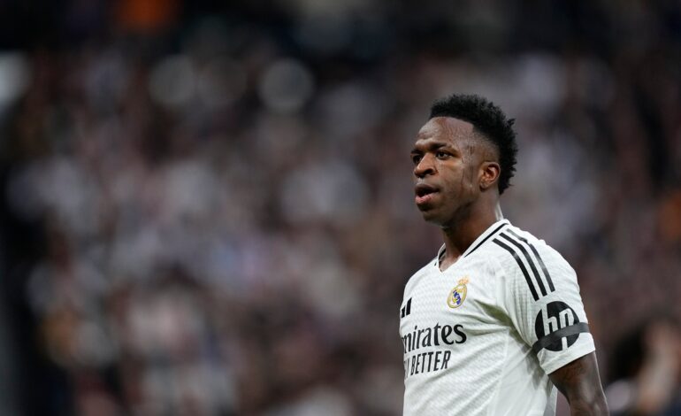 Vinicius declara que temió estar en peligro por el muñeco colgado con su imagen