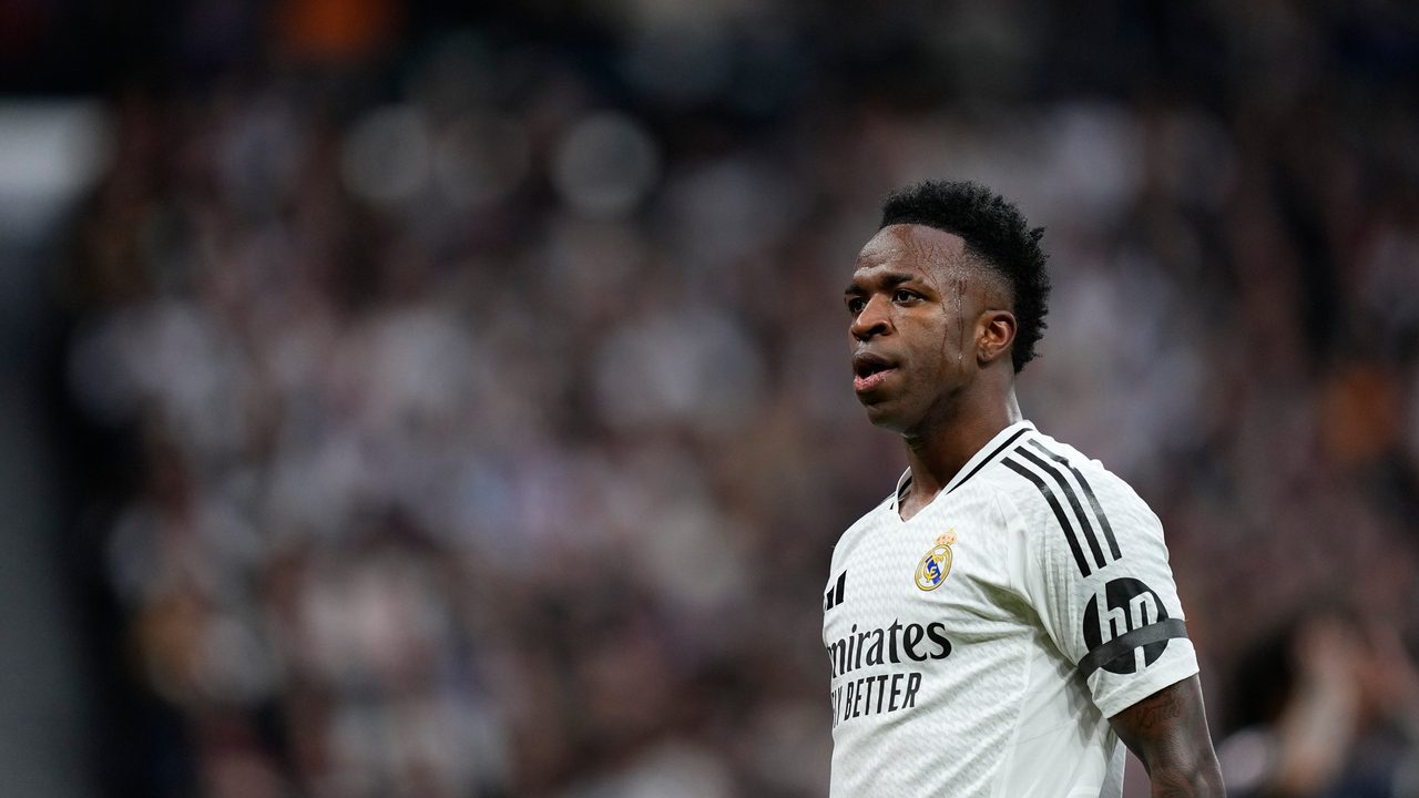 Vinicius declara que temió estar en peligro por el muñeco colgado con su imagen