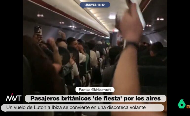 varios turistas británicos montan una fiesta improvisada en el avión