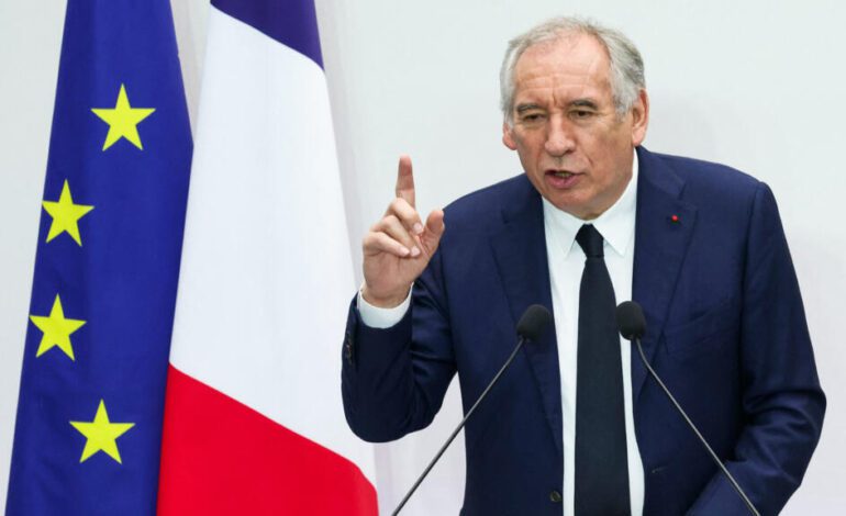 Los socialistas franceses anuncian una moción de censura contra el primer ministro por las pensiones