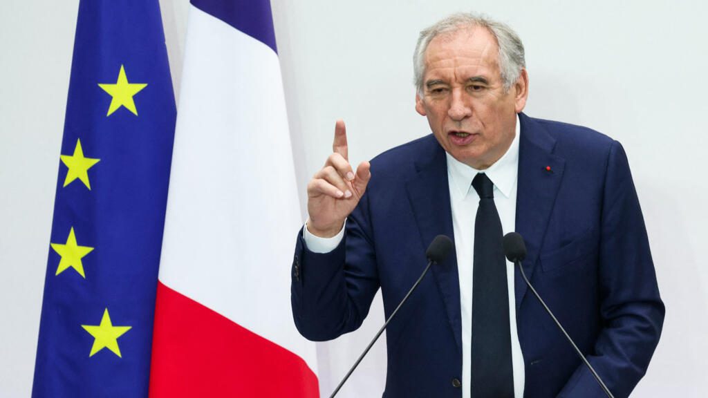 Los socialistas franceses anuncian una moción de censura contra el primer ministro por las pensiones