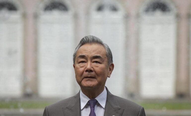 China condena los ataques de Israel y se propone como mediadora con Irán