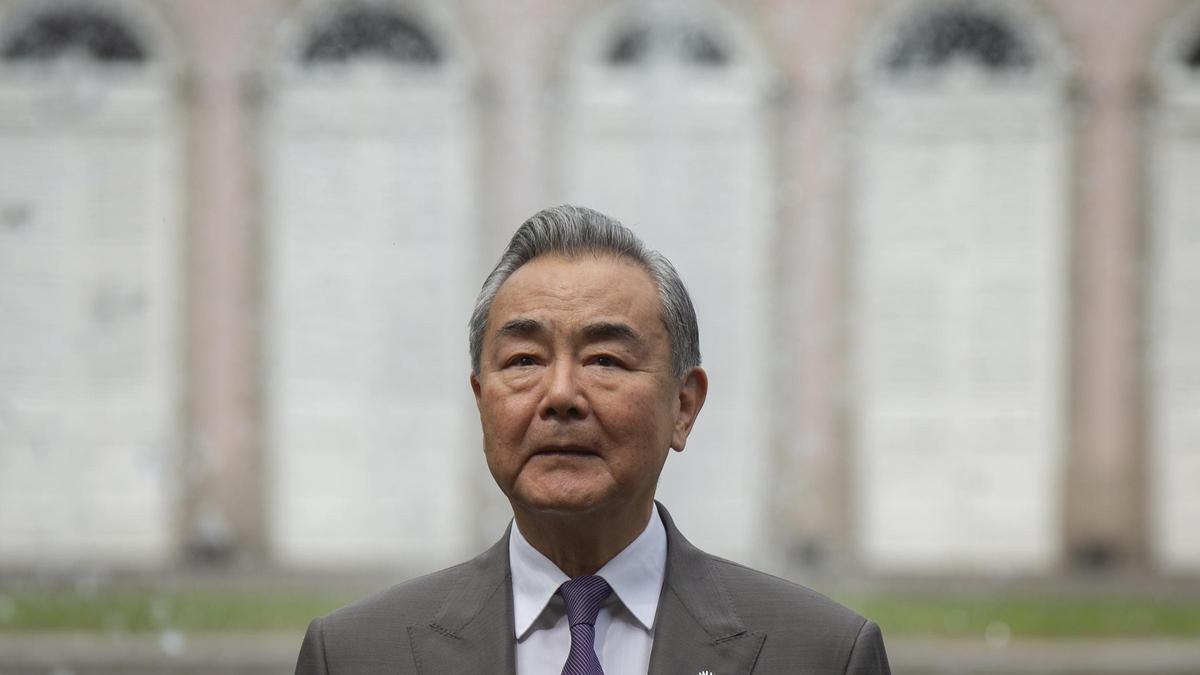 China condena los ataques de Israel y se propone como mediadora con Irán