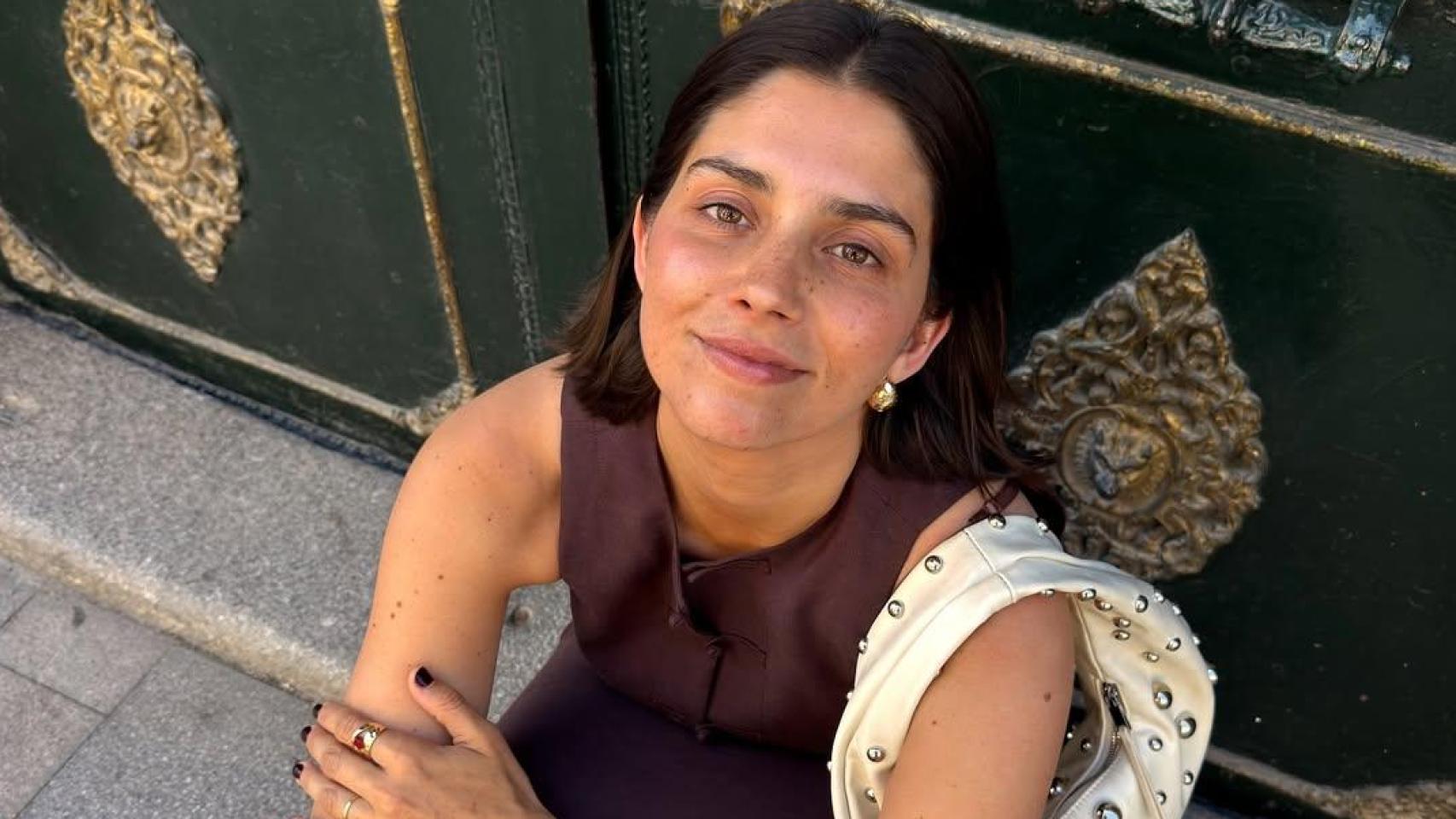 María García de Jaime tiene el conjunto de lino más deseado de Mango: falda recta y chaleco