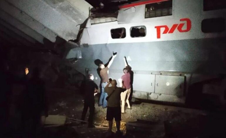 Al menos siete muertos y más de 30 heridos al derrumbarse un puente sobre un tren en la región rusa de Briansk