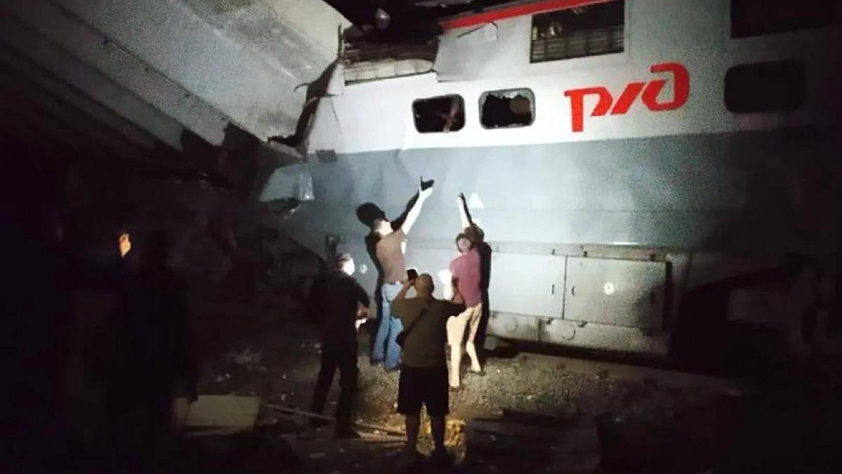 Al menos siete muertos y más de 30 heridos al derrumbarse un puente sobre un tren en la región rusa de Briansk