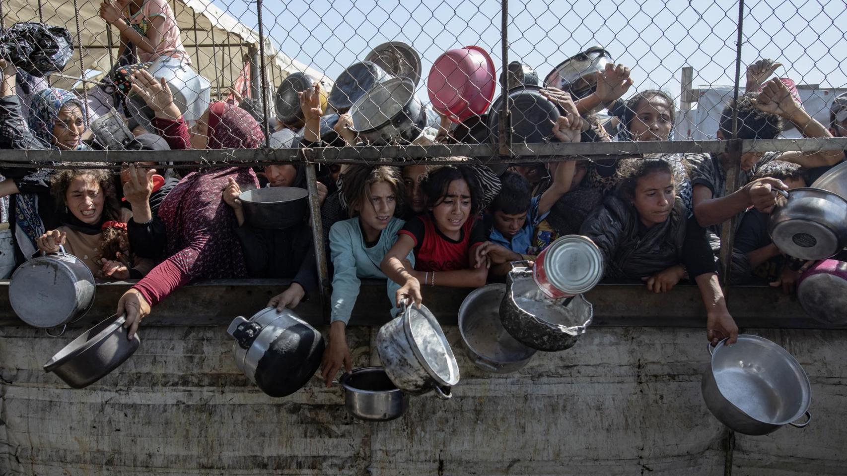 El Ejército de Israel mata a una veintena de gazatíes en puntos de distribución de comida al sur de Gaza: hay 100 heridos