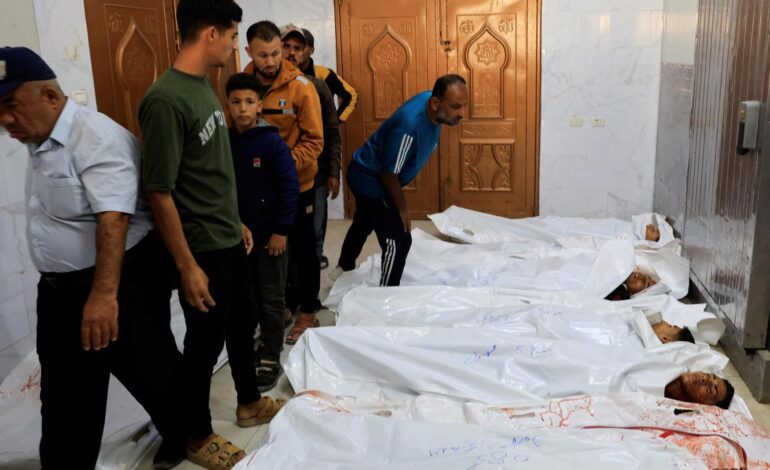 Israel mata a otros 24 gazatíes mientras esperaban el reparto de comida y agua en el sur de Gaza: hay decenas de heridos