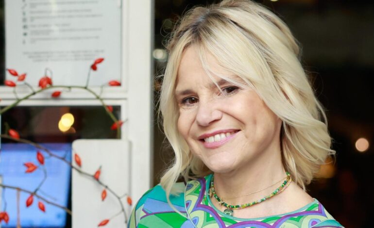 Eugenia Martínez de Irujo deslumbra con su estilo bohemio en la presentación de su vajilla