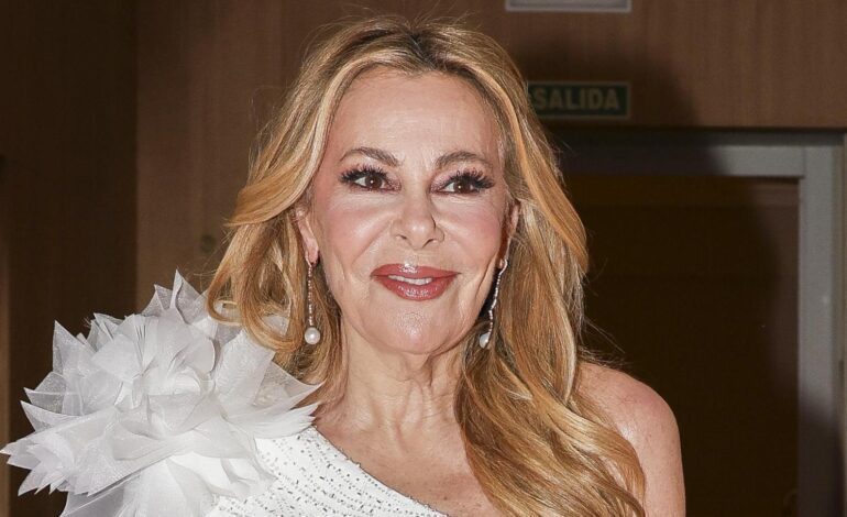 un favorecedor mono rojo pasión de Belinda Wings