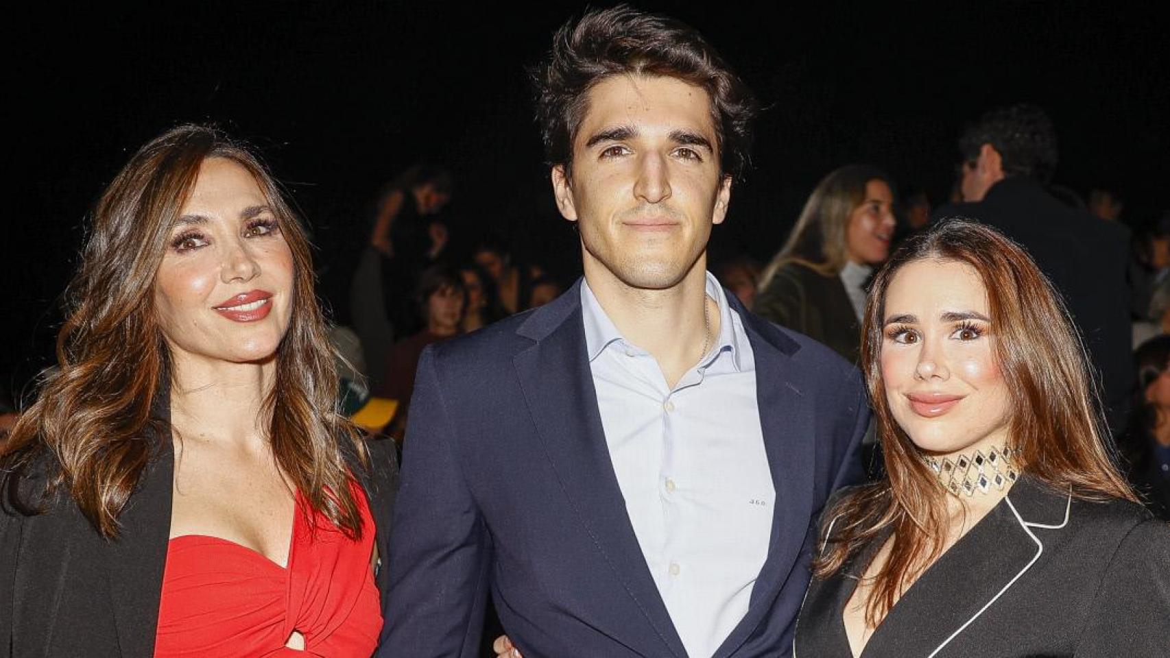 el entorno que arropa a Paloma Lago tras sufrir una presunta agresión