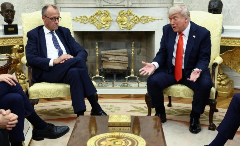 Trump bromea sobre el pasado nazi de Alemania ante Merz y abre la puerta a retirar tropas de Europa: «Tenemos muchas allí»