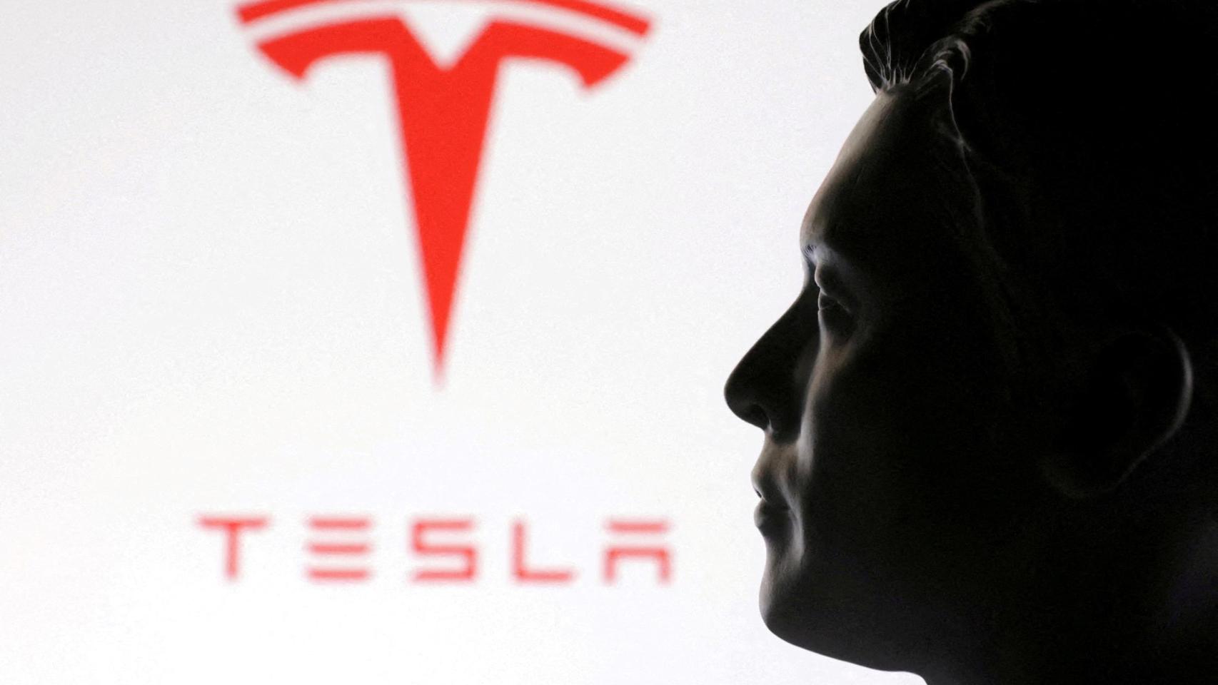 Tesla se hunde casi un 9% en bolsa tras el enfrentamiento abierto entre Trump y Musk