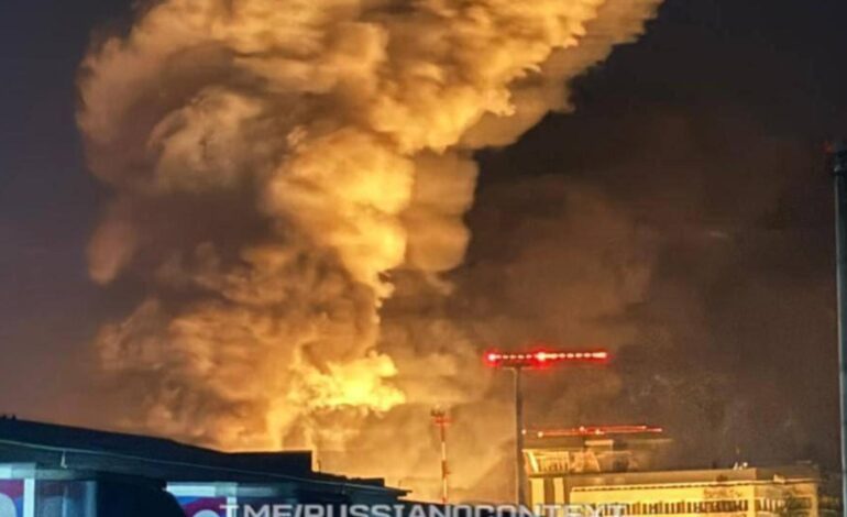 Varias explosiones sacuden un aeropuerto de la región rusa de Bryansk y en Kiev los ataques de drones provocan incendios