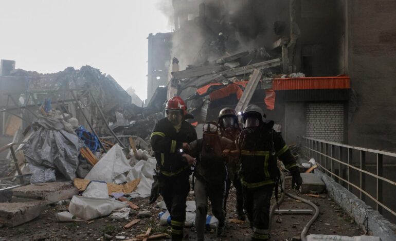 Al menos tres muertos en el mayor ataque ruso contra la ciudad ucraniana de Járkov desde que comenzó la guerra