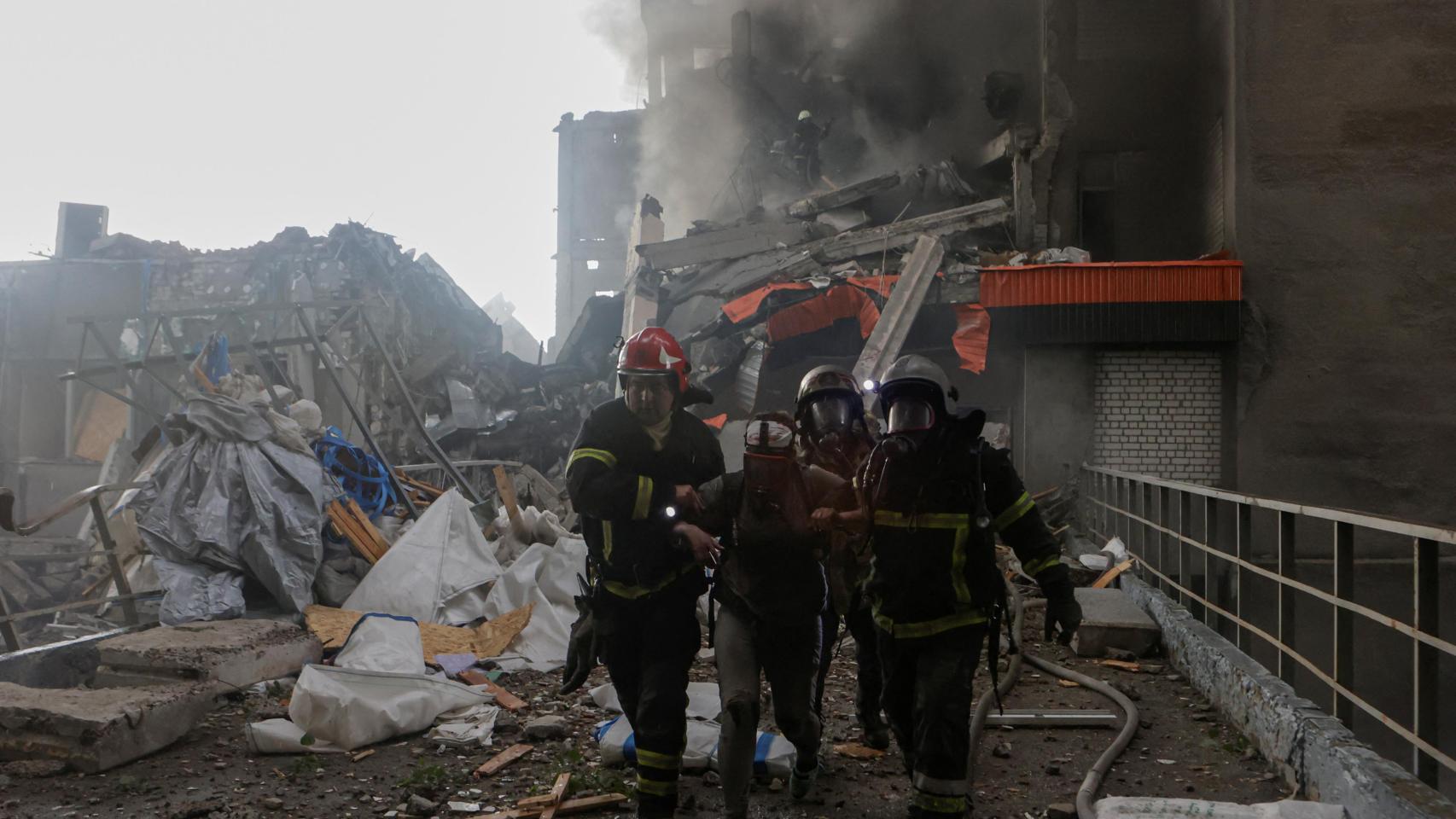 Al menos tres muertos en el mayor ataque ruso contra la ciudad ucraniana de Járkov desde que comenzó la guerra