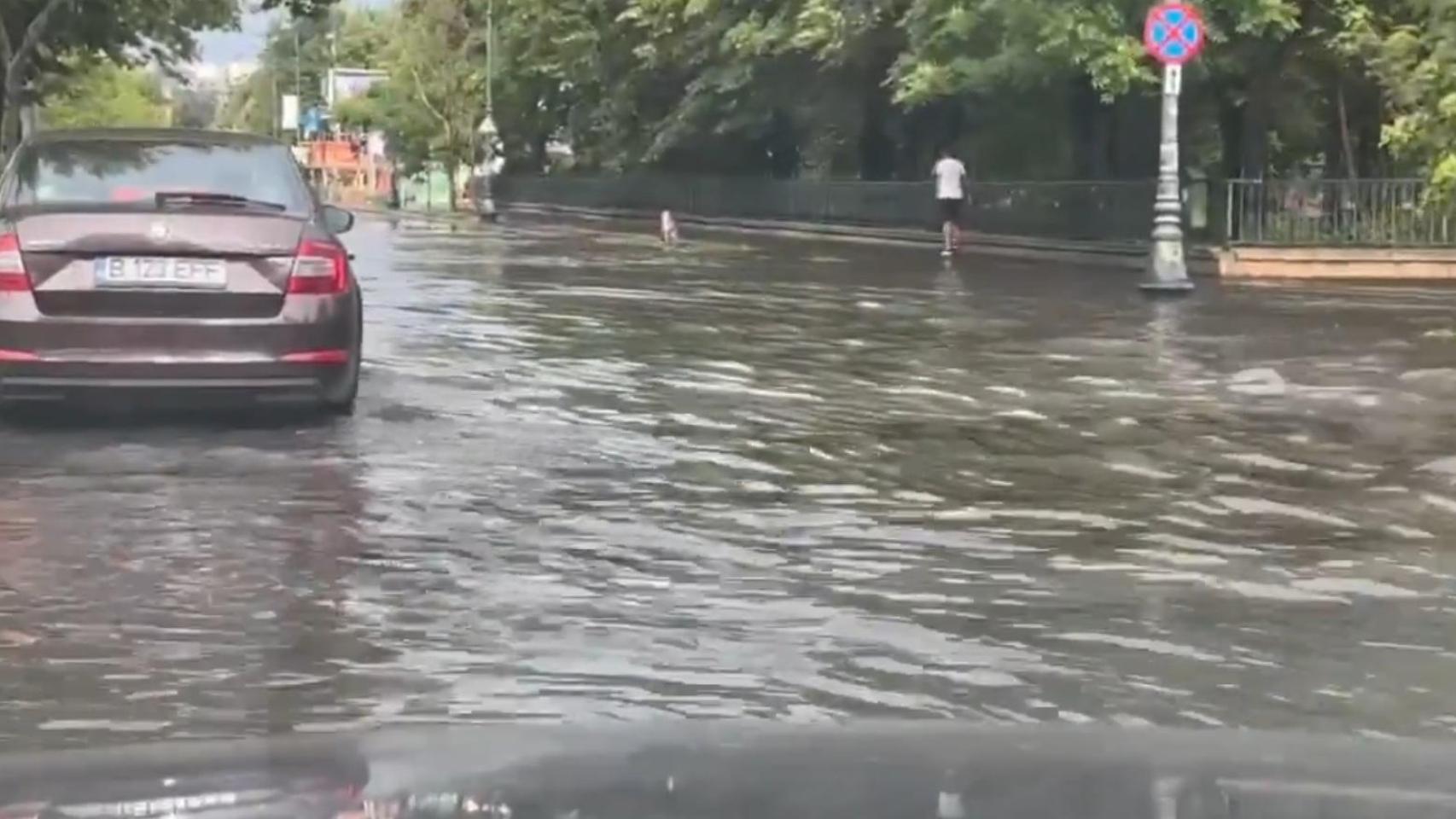Bucarest, inundada tras dejar una tormenta en menos de una hora el equivalente a las precipitaciones de dos semanas