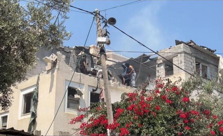 Al menos ocho muertos, entre ellos cuatro niños, en un bombardeo israelí a la oficina de Médicos del Mundo en Gaza