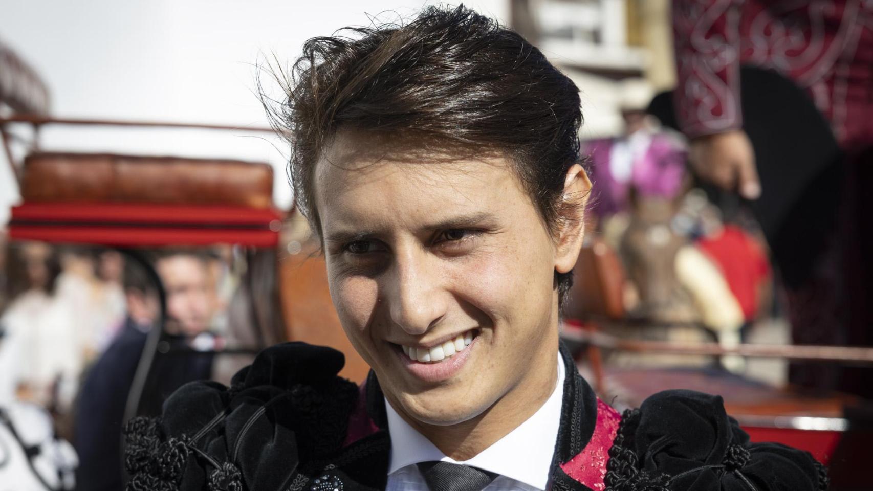 Roca Rey, un fenómeno de masas que ha convertido sus corridas de toro y fiestas en el ‘place to be’ de los famosos