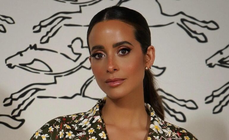 María Fernández-Rubíes, vacaciones VIP a Palma de Mallorca con un espectacular vestido de Simorra