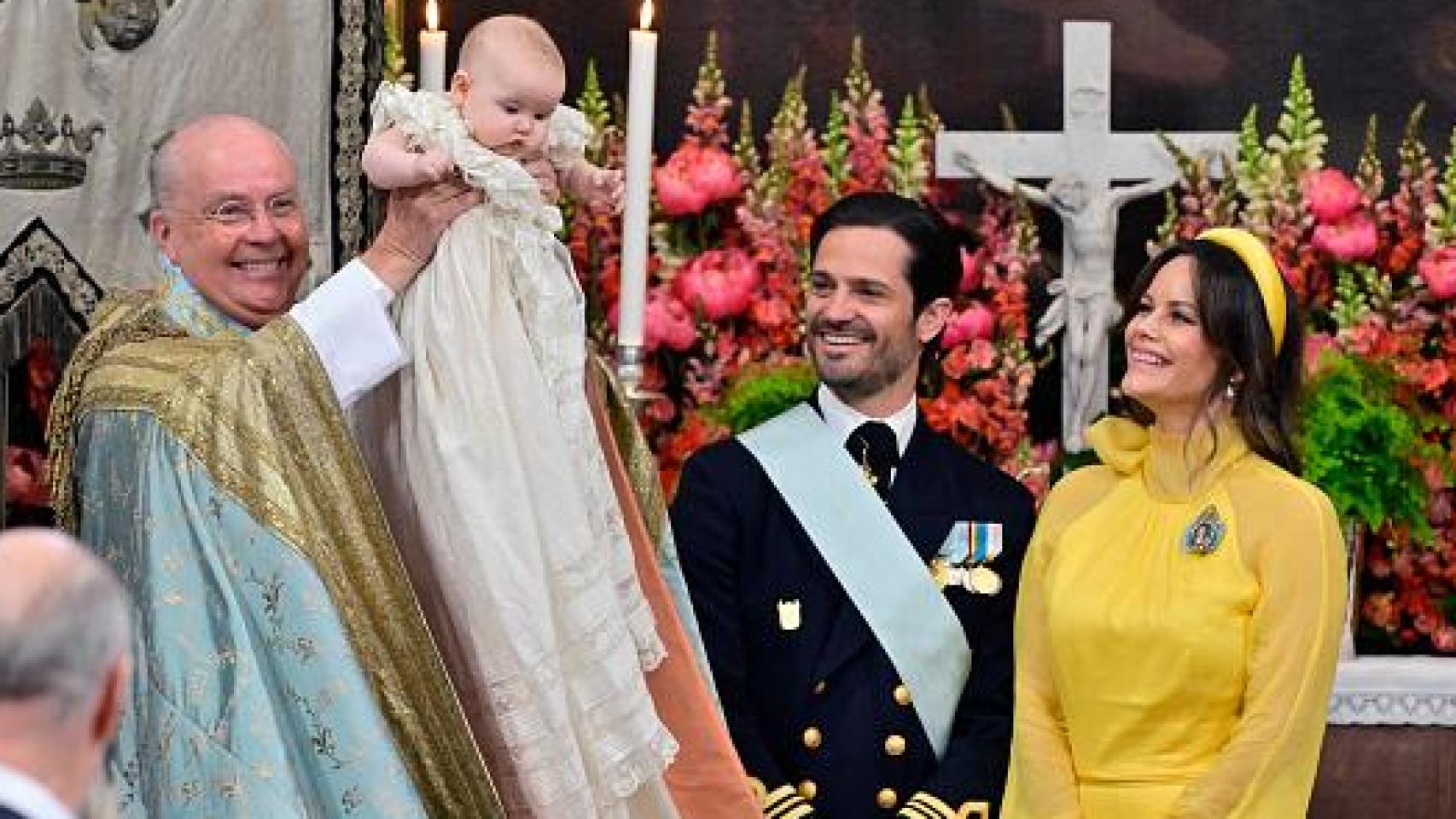 Carlos Felipe y Sofía de Suecia bautizan a su hija Inés en una ceremonia simbólica y con la princesa Estelle como madrina
