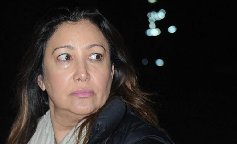 María Bravo, exnovia de Bruce Willis y amiga de Eva Longoria, se despide de su padre tras su muerte y sus amigos famosos se vuelcan con ella