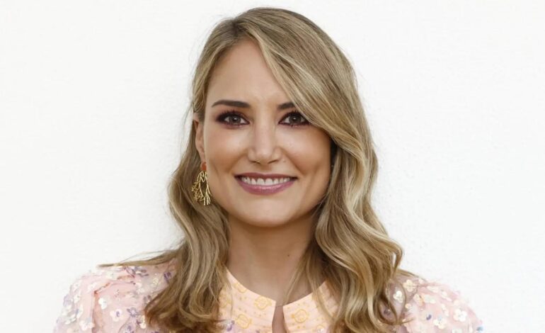 Alba Carrillo se suma a la tendencia de los zuecos y escoge un llamativo modelo con estampado de leopardo