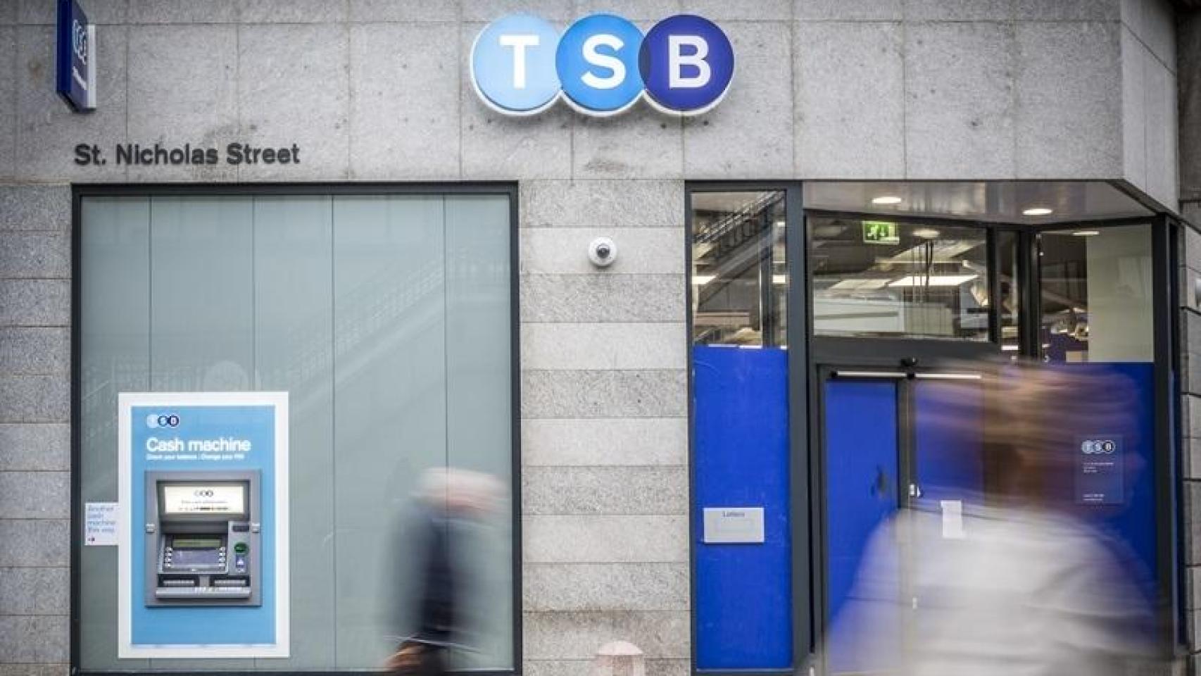 Oliu cree que la posible venta de TSB es «un elemento más» en el contexto de la opa y compatible con el deber de pasividad