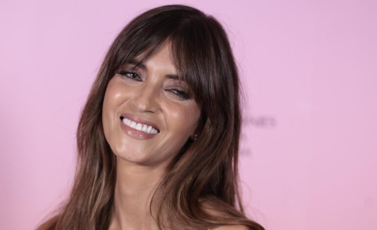 Sara Carbonero deslumbra en su última noche en Biarritz con una falda joya de Manech