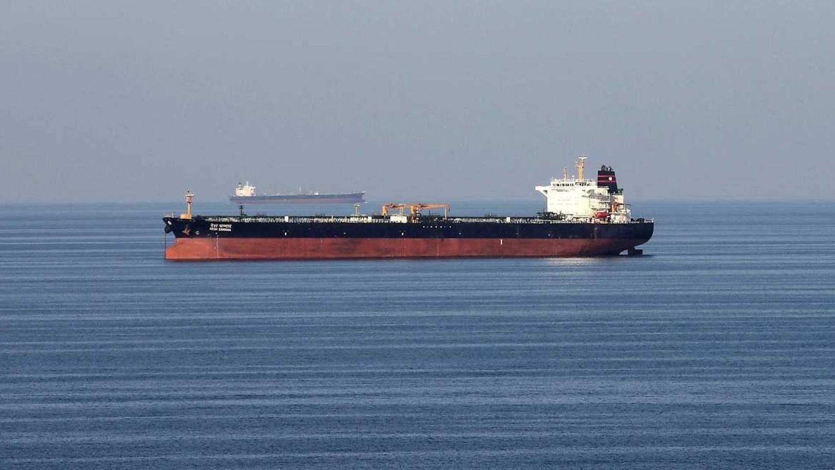 La amenaza de Irán de cerrar el estrecho de Ormuz lleva al petróleo a subidas de más del 4% en el ‘mercado gris’