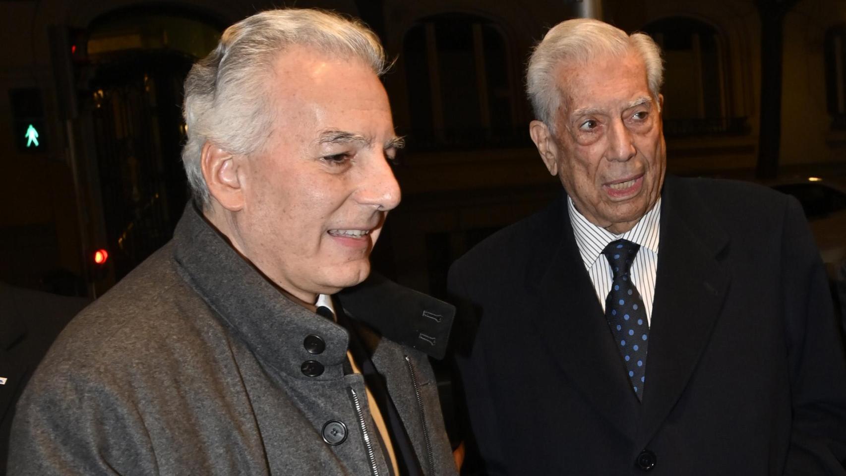 Imágenes del día: Álvaro Vargas Llosa rescata una foto inédita junto a sus padres, Mario y Patricia, y todos ponen el foco en su madre