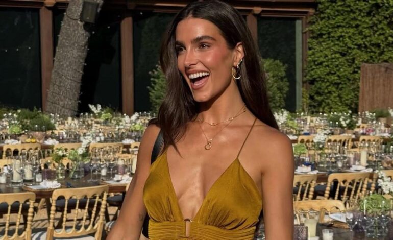 vestido de ba&sh y joyas de Pandora