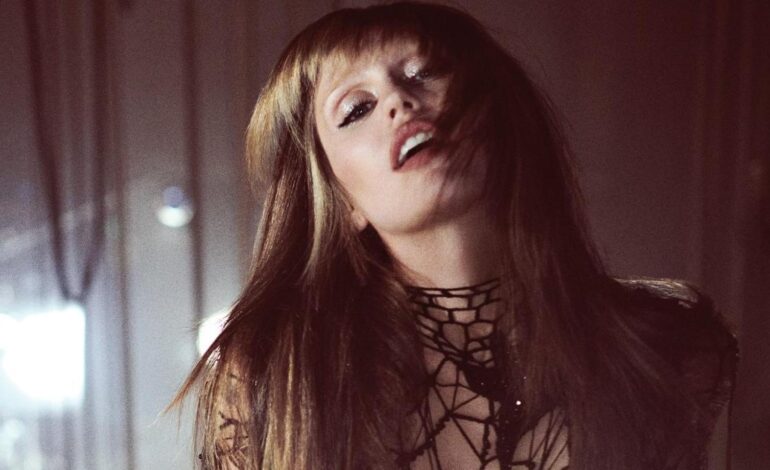 La historia personal de Miley Cyrus, la estrella de la música que catapultó Disney y ocultó gastos de drogas a su contable
