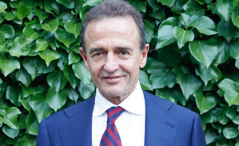 Imágenes del día: la tierna fotografía de Ena, la hija pequeña de Alessandro Lequio, que confirma que sigue el legado de su familia