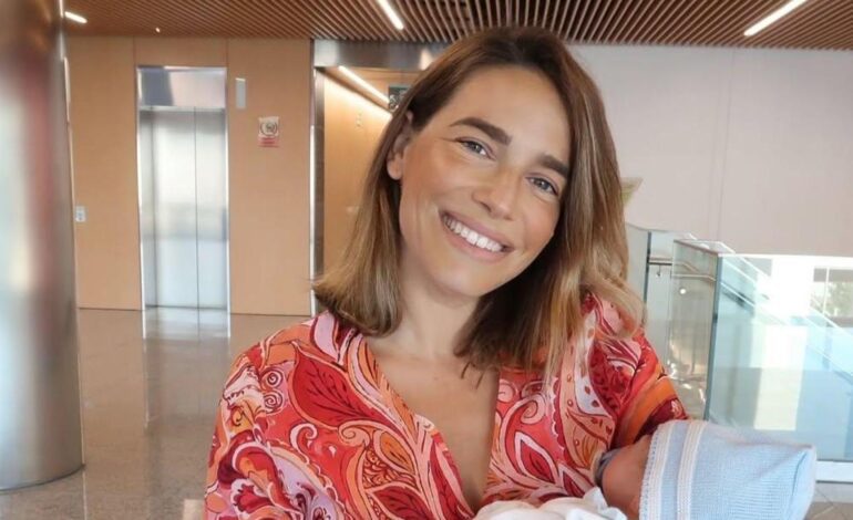 Flora González, madre de su primer hijo: un bebé nacido por cesárea al que ha llamado Julio: «Todavía estoy dolorida»