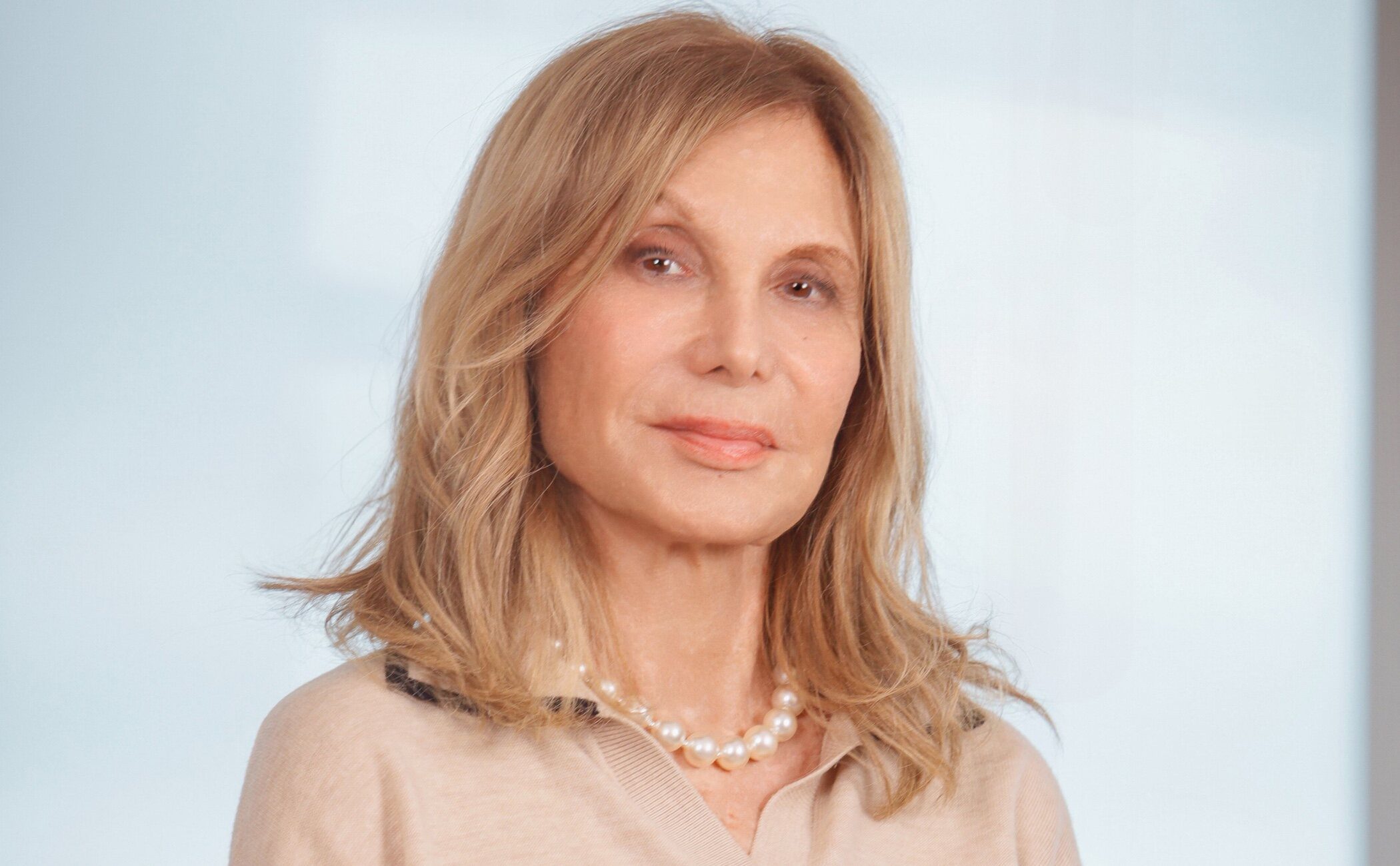Pilar Eyre: «La demanda del Rey Juan Carlos a Revilla es una locura. Es egoísta y hace daño a la Monarquía»