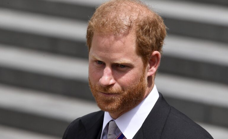 El Príncipe Harry consultó la posibilidad de cambiar su apellido Mountbatten-Windsor por el Spencer de Lady Di