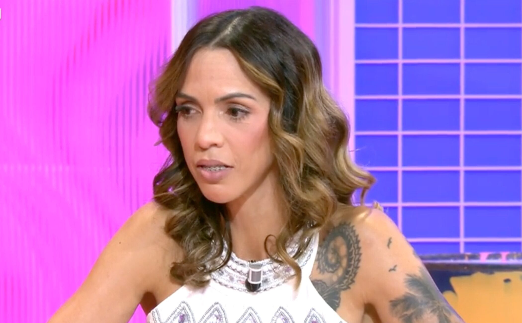 Paola Olmedo lanza un nuevo dardo a Carmen Borrego: «Que deje a los novios y disfrute de la boda»