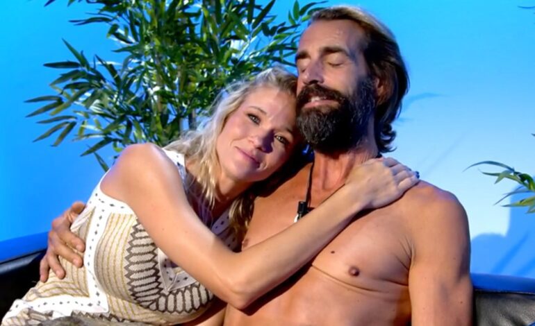 «Estoy en casa»: el emotivo reencuentro de Álex Adrover con Patricia Montero tras abandonar ‘Supervivientes 2025’