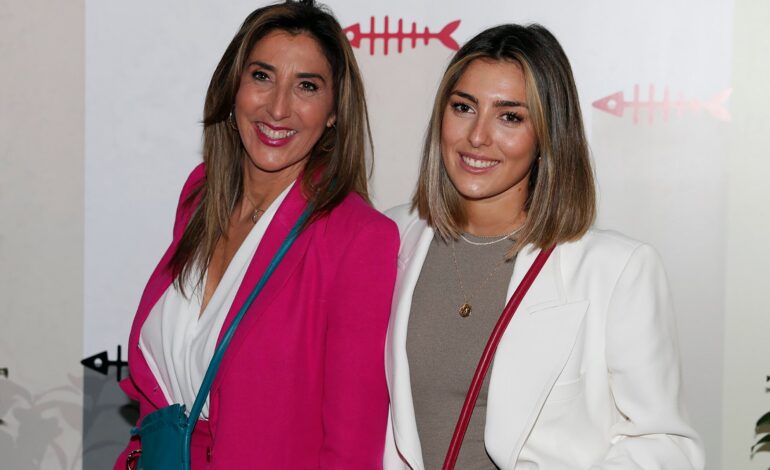 Paz Padilla y su hija reclaman la retirada de camisetas con una raspa de pez en Barbate: «Es nuestra marca registrada»