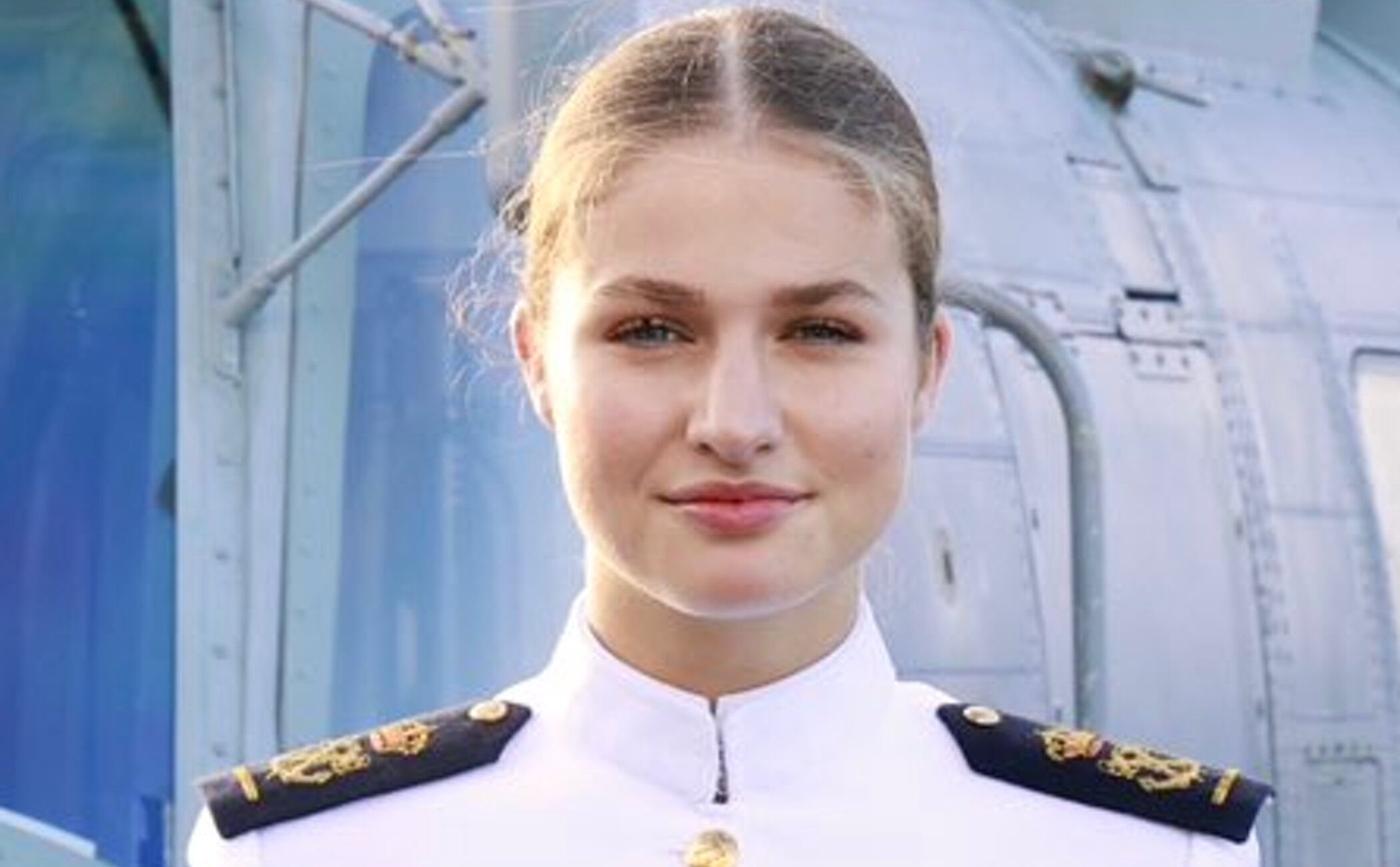 La Princesa Leonor embarca en el Blas de Lezo tras volver a España: buque de guerra y maniobras con fuego real