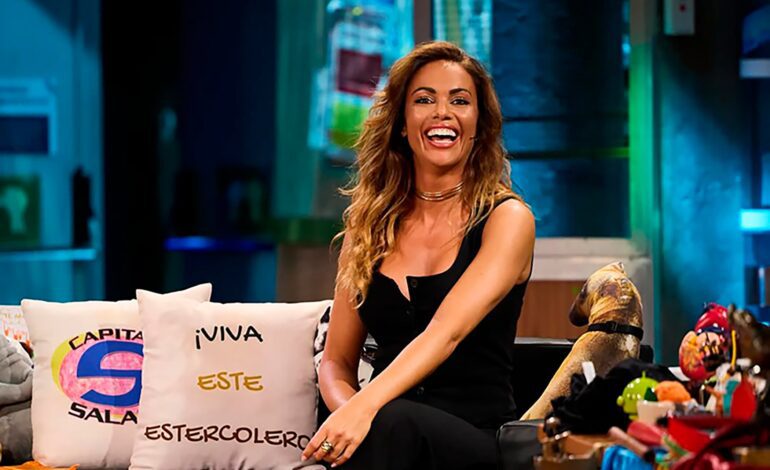 Lara Álvarez rompe su silencio en ‘La Revuelta’ sobre su salida de Mediaset: «Después de 8 años en ‘Supervivientes’, era momento de cambio»