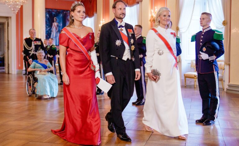 Ingrid Alexandra de Noruega deslumbra en la histórica cena de gala en honor a los Macron